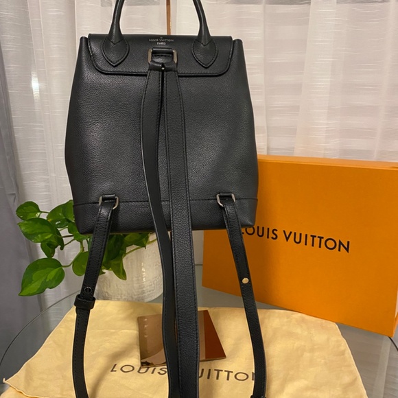 Authentic Louis Vuitton LockMe calfskin backpack in black - Picture 7 of 11